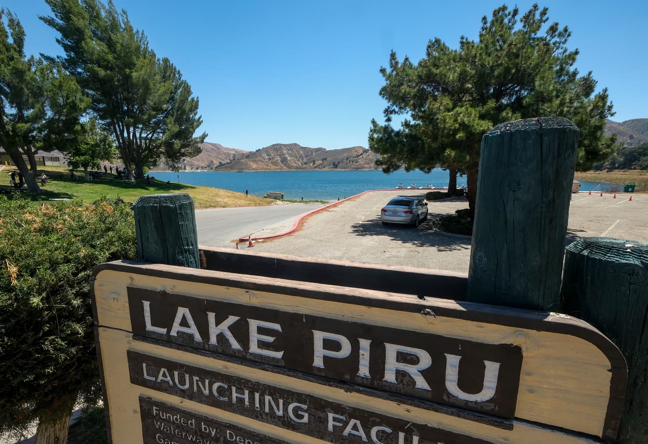 Decenas de funcionarios del departamento del Sheriff están participando en la misión de búsqueda, de acuerdo con el VCSD.