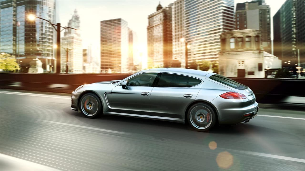 <b>Puesto 5 - Porsche Panamera Turbo S Executive</b>: Otro auto potente y otra prima anual costosa. En este caso es de 3,484 dólares, en un vehículo con motor V8 de 4.8 litros que entrega 570 caballos de fuerza gracias a la inclusión de un pack deportivo. De este modo es capaz de ir de 0 a 60 mph en 3.7 segundos.