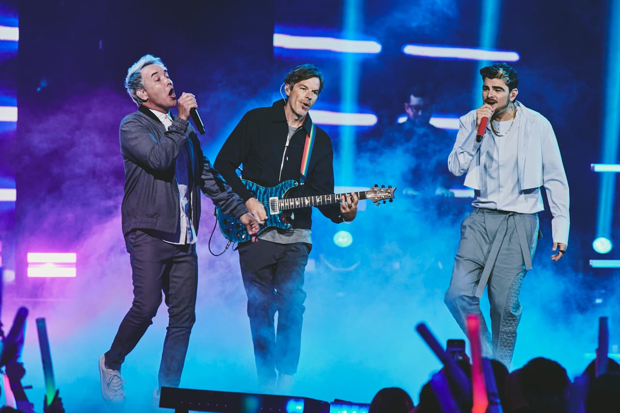 <h2 class="cms-H2-H2">Moly y Hoobastank</h2>
<br>
<br>La actuación conjunta del talentoso cantante venezolano y la reconocida banda estadounidense en Premios Juventud fue espectacular.