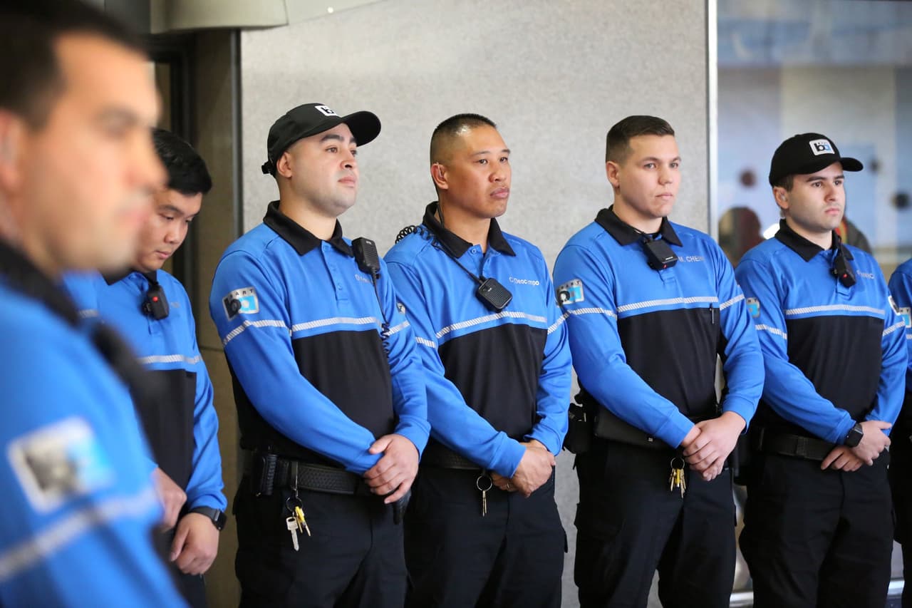 Los funcionarios del BART explicaron que los 10 embajadores caminarán por los trenes en equipos de dos y enfocarán sus patrullajes en la sección más transitada del sistema de trenes: el corredor Transbay entre las estaciones de 12th St. Oakland y Civic Center en San Francisco.