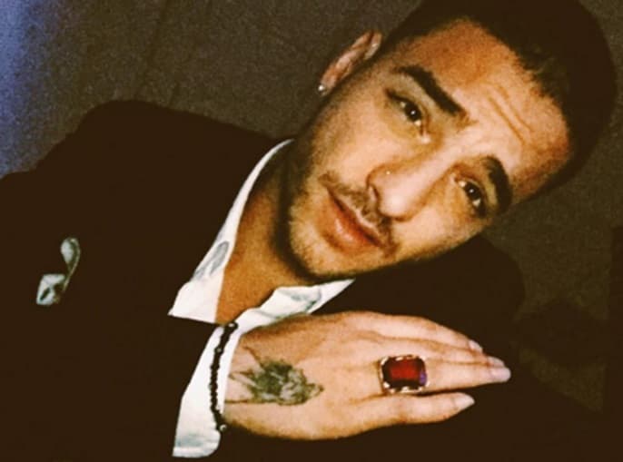 Los anillos con grandes y flamantes piedras son sus favoritos.