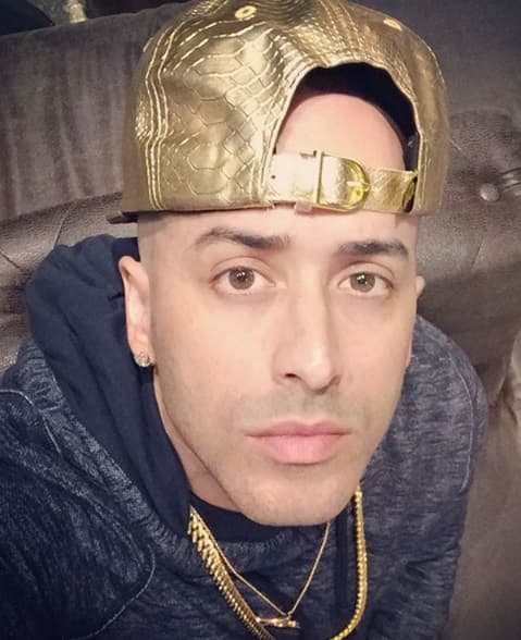 Yandel tampoco puede vivir sin el bling-bling.