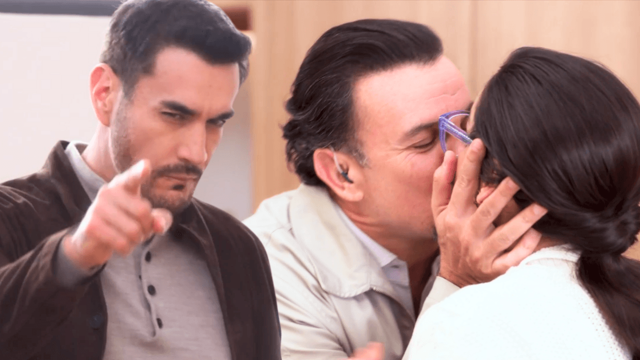 Joaquín encuentra a Consuelo y Facundo besándose | Tan Cerca De Ti, Nace El Amor | Capítulo 20
