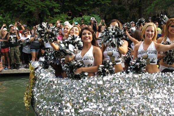 Photos: Spurs Championship Parade 2014 Barges