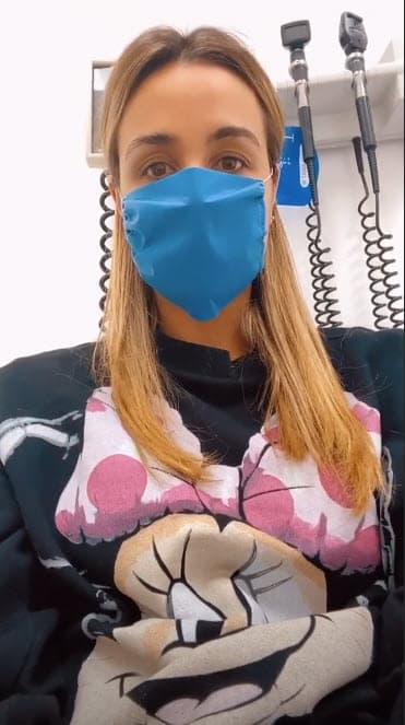 Al mediodía del 19 de marzo, 
<b><a href="https://www.univision.com/famosos/odalys-ramirez-no-tiene-fecha-pero-ya-sabe-como-quiere-su-boda-con-patricio-borghetti-fotos" target="_blank">Odalys Ramírez confirmó</a></b> que dio positiva al coronavirus. 
<br>