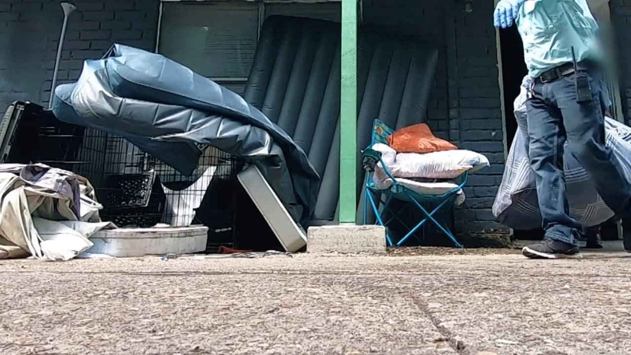 Demostrar que ha solicitado ayuda del gobierno para cubrir la renta.