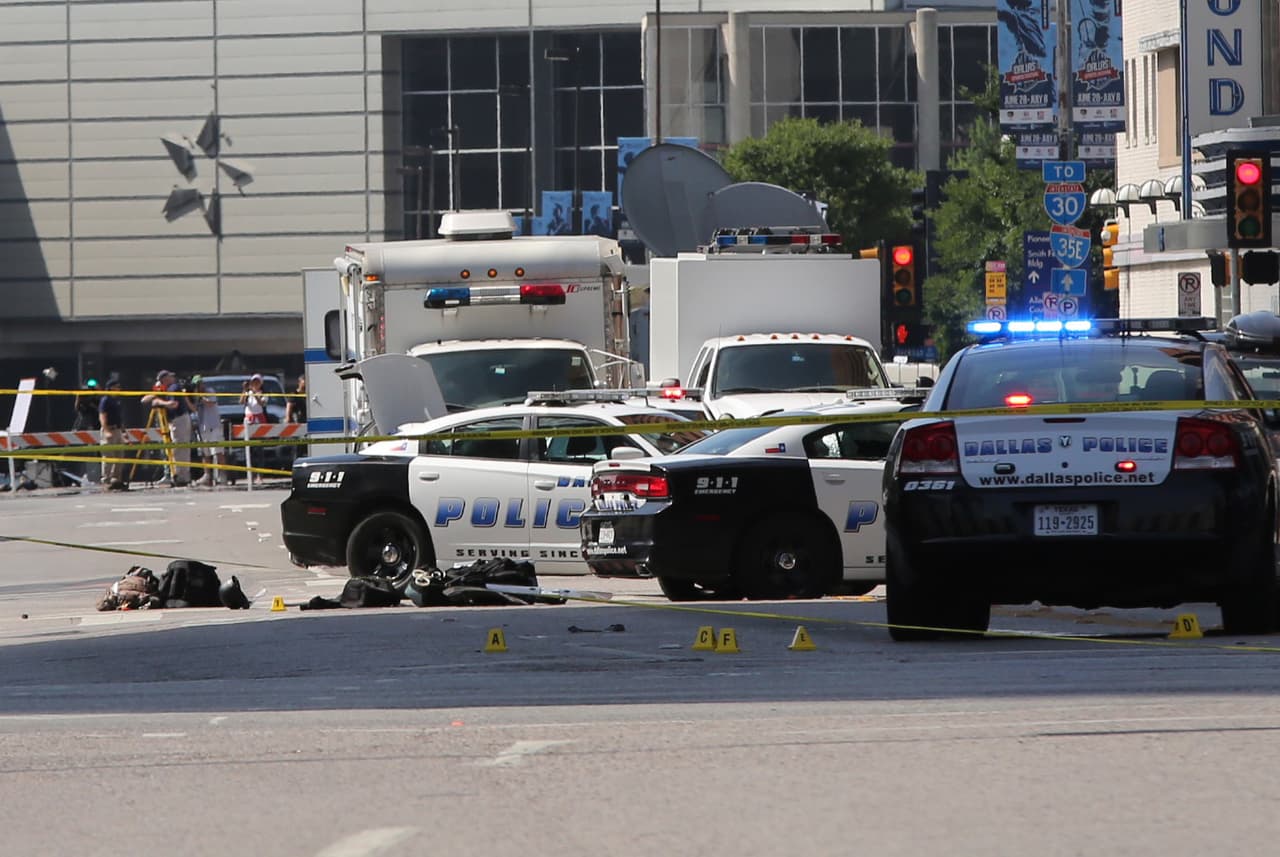 Permanecen cerradas varias calles tras el tiroteo en el centro de Dallas