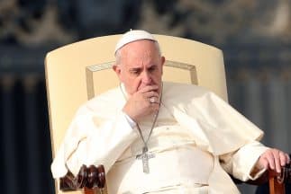 Jornaleros hispanos confeccionan la silla del Papa para su visita a Nueva York