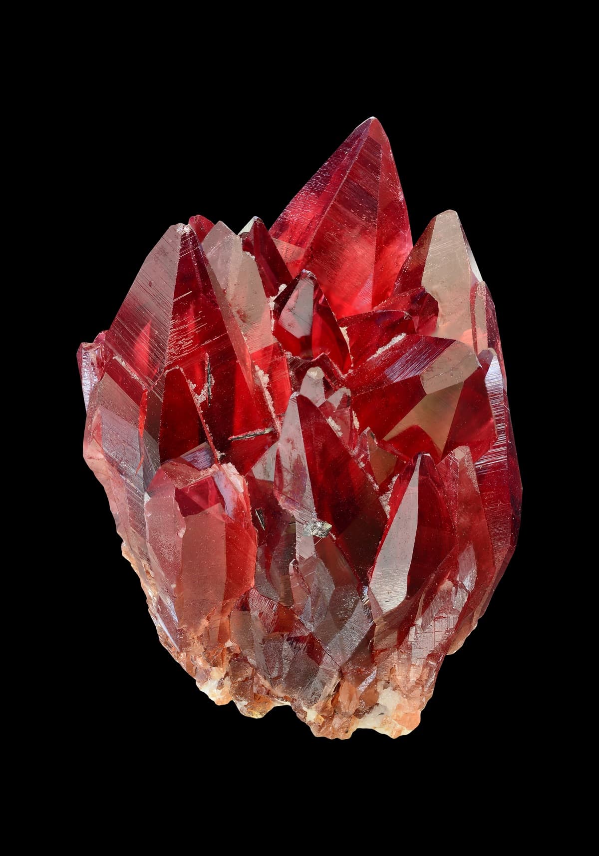 El rubí también es la piedra de la sexualidad, ya que estimula nuestros órganos sexuales, dando mayor potencia y fertilidad. Además, su energía sube la libido, pues es muy erotizante y energizante. Ayuda a regular ciclos menstruales y problemas de vejiga o de próstata. En la gemoterapia se usa mucho para tratamientos de impotencia y frigidez.