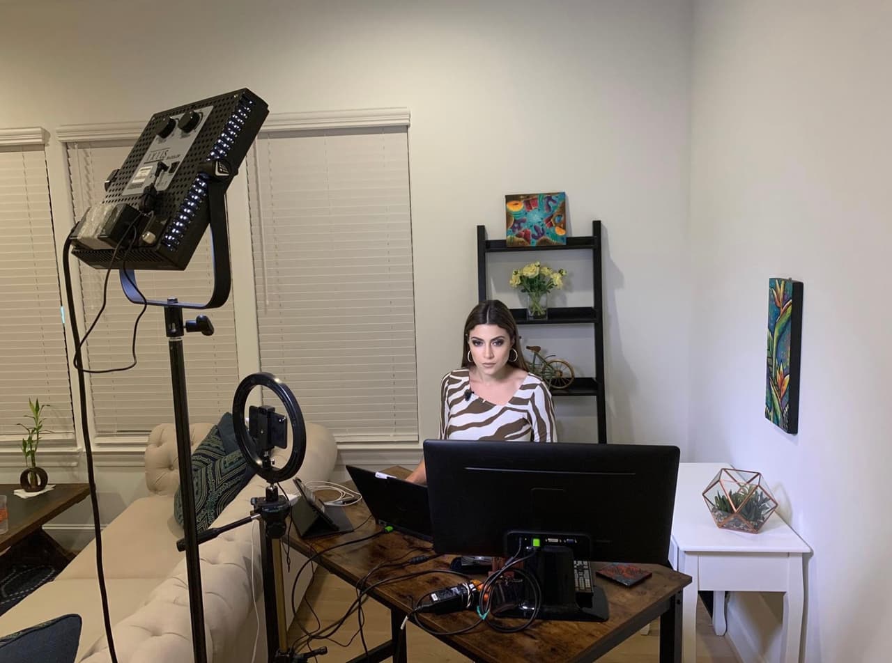 Marcela Pérez Barros - Presentadora de noticias.