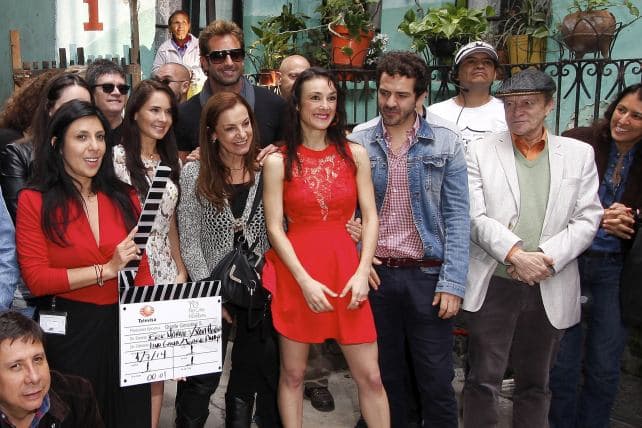 9. LA DIRECCIÓN DE ERIC MORALES: Eric Morales es uno de los mejores directores de televisión. Este chico va a sacar lo mejor de cada uno de los actores. No te puedes perder el increíble trabajo que hace con esta telenovela.