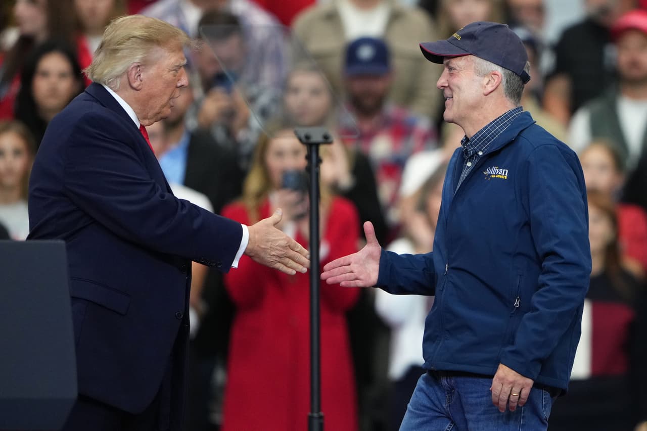 El gobierno de Trump presenta demanda para impedir victoria demócrata en Alaska