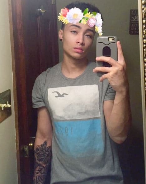 Al parecer, Anthony disfruta bromeando en su snapchat.