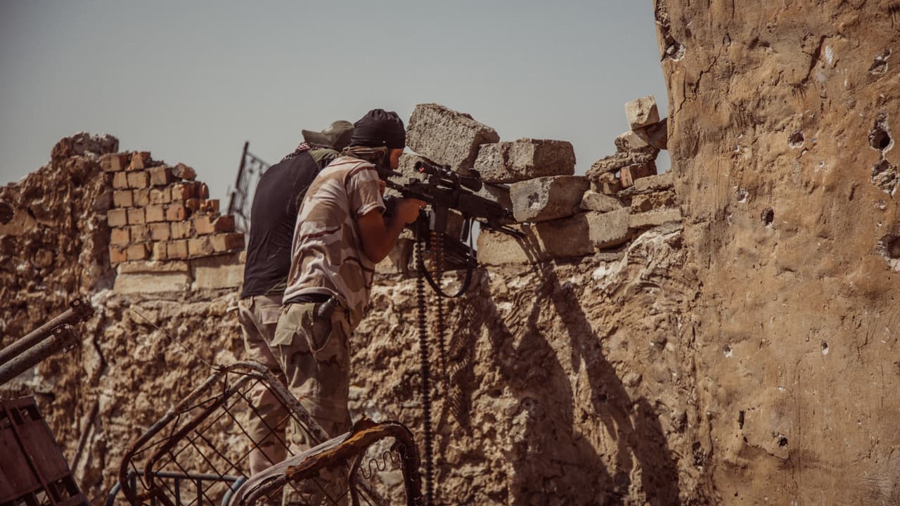 “Llegamos hasta un combate en caliente. Un francotirador y un soldado con una ametralladora del ejército iraquí disparaban a posiciones de ISIS que estaban a solo 40 metros”, conto José Argueta.