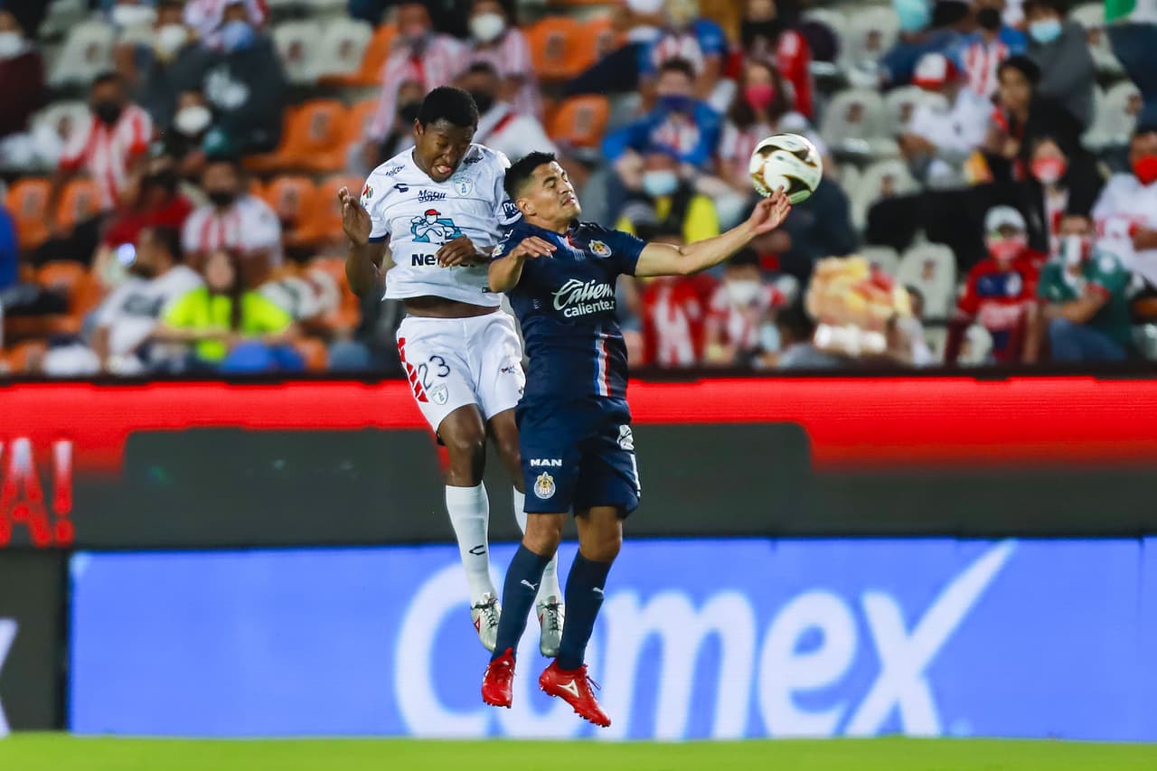 Pachuca vino de atrás y con doblete de Murillo se impuso a Chivas y lograron el boleto a Cuartos de Final donde enfrentarán al América.