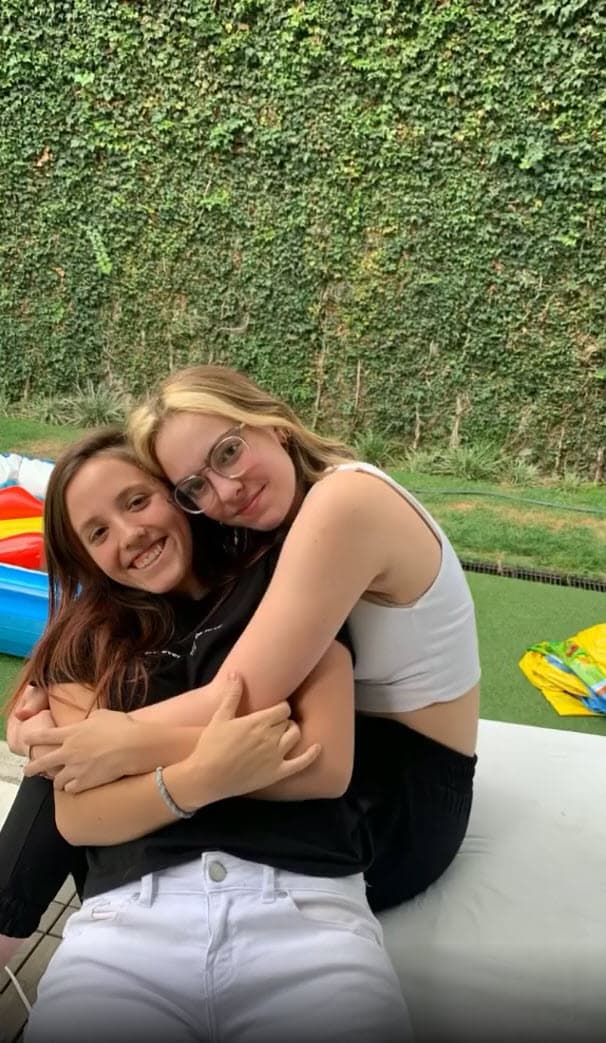 "
<b>El primer año de toda una vida juntas</b>. Te amo Pamela Rosendo, eres lo más bonito de mi vida", es el mensaje que acompaña el romántico videoclip.
<br>