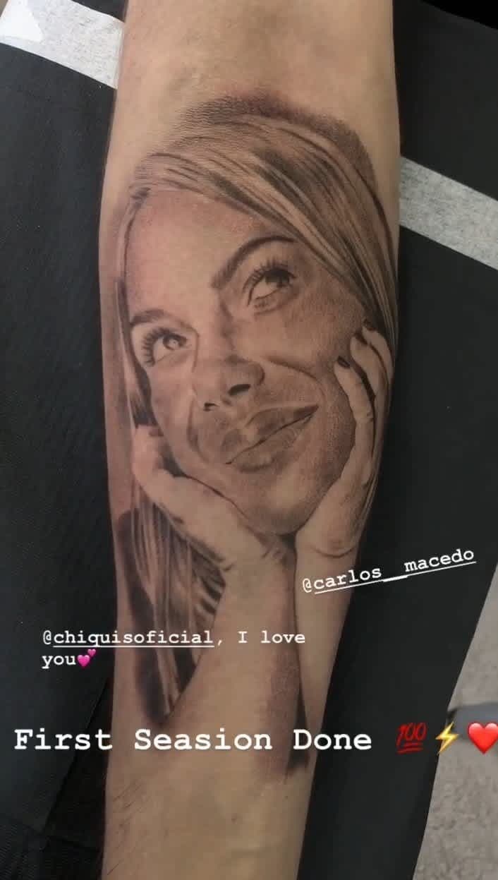 Con la muerte de Jenni Rivera, Chiquis ha sido como una madre para él y actualmente viven juntos. Johnny las lleva tatuadas en su brazo.