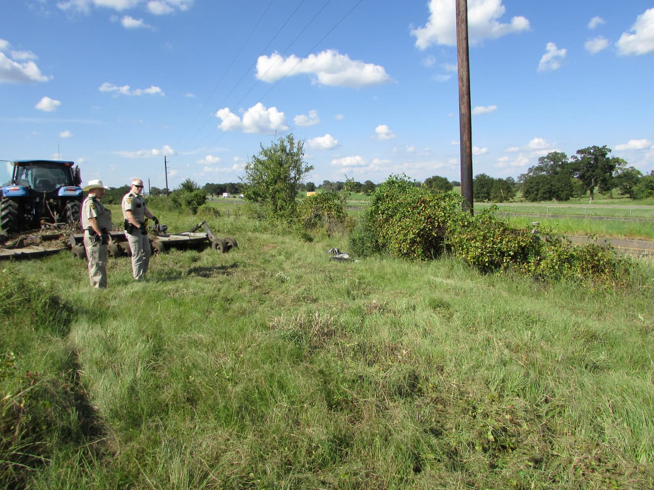 Los restos de una niña, de entre 3 y 5 años, aparecieron dentro de una maleta negra en un pastizal del condado Madison en Texas.