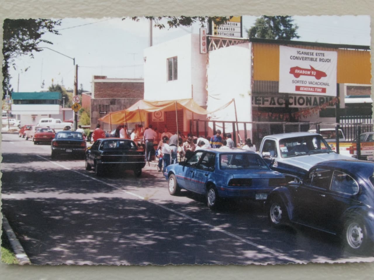 Al fondo se ve el puesto callejero de barbacoa del papá de Cristina Martínez en Toluca. A ese lugar iban a buscar sus tacos algunos destacados políticos del estado.