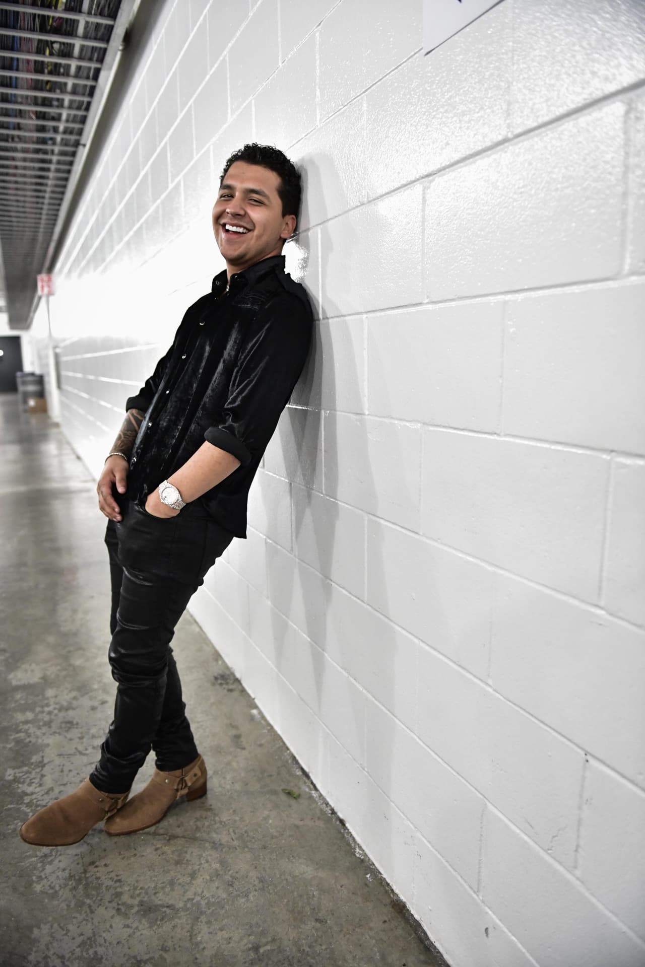 Se siente feliz al ver que muchas personas se han identificado con el tema: "
<b>Pasa un día y tengo mil millones de <i>views</i></b>, pasa otro día y otros mil millones. Me siento orgulloso de haber logrado eso con mariachi y mi música".