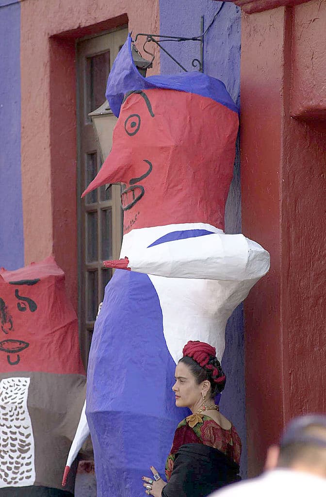 Hayek resaltó su valentía y dijo que luego de terminar la filmación, tuvo que volver a convivir con el animal para una sesión fotográfica.
<br>