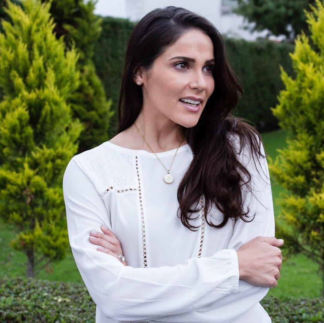 Por su parte, 
<b>Eva Cedeño</b> dará vida a Elena Villaseñor, una mujer fuerte que dejará todo a un lado al saber que su hijo adoptivo está enfermo.