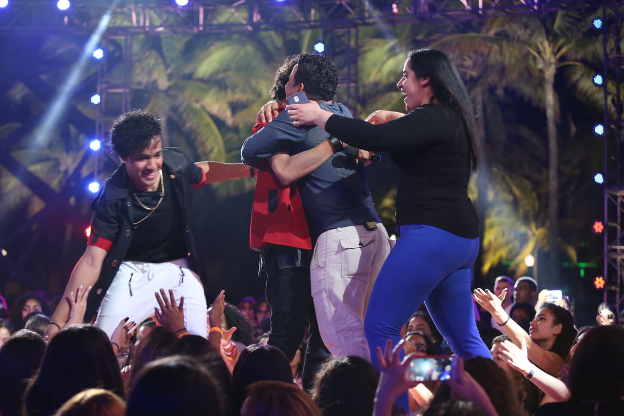 La música corre por las venas de estos hermanos dominicanos que audicionaron en Los Ángeles. En la segunda fase, los jueces los separaron y ahora es Richard quien cumple el sueño por los dos.