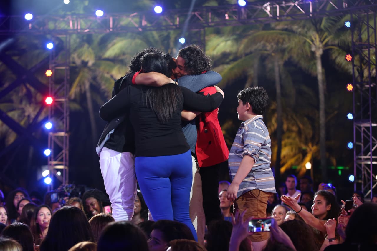 La música corre por las venas de estos hermanos dominicanos que audicionaron en Los Ángeles. En la segunda fase, los jueces los separaron y ahora es Richard quien cumple el sueño por los dos.