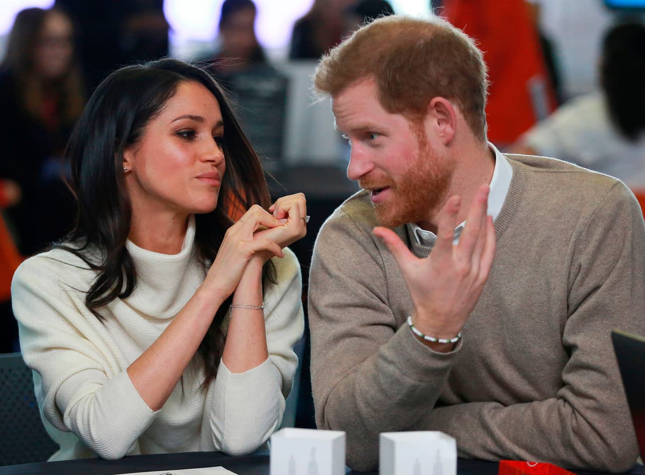 Además, la pareja decidió que entre los asistentes a la ceremonia el 19 de mayo no habrá políticos o representantes de Estado, y la reina Isabel los apoyó.