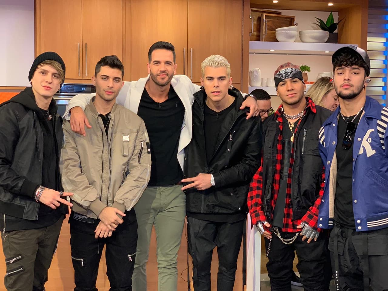 Una vez más, CNCO se una a la fiesta más ‘hot’ del verano para compartir su más reciente producción musical.
<br>