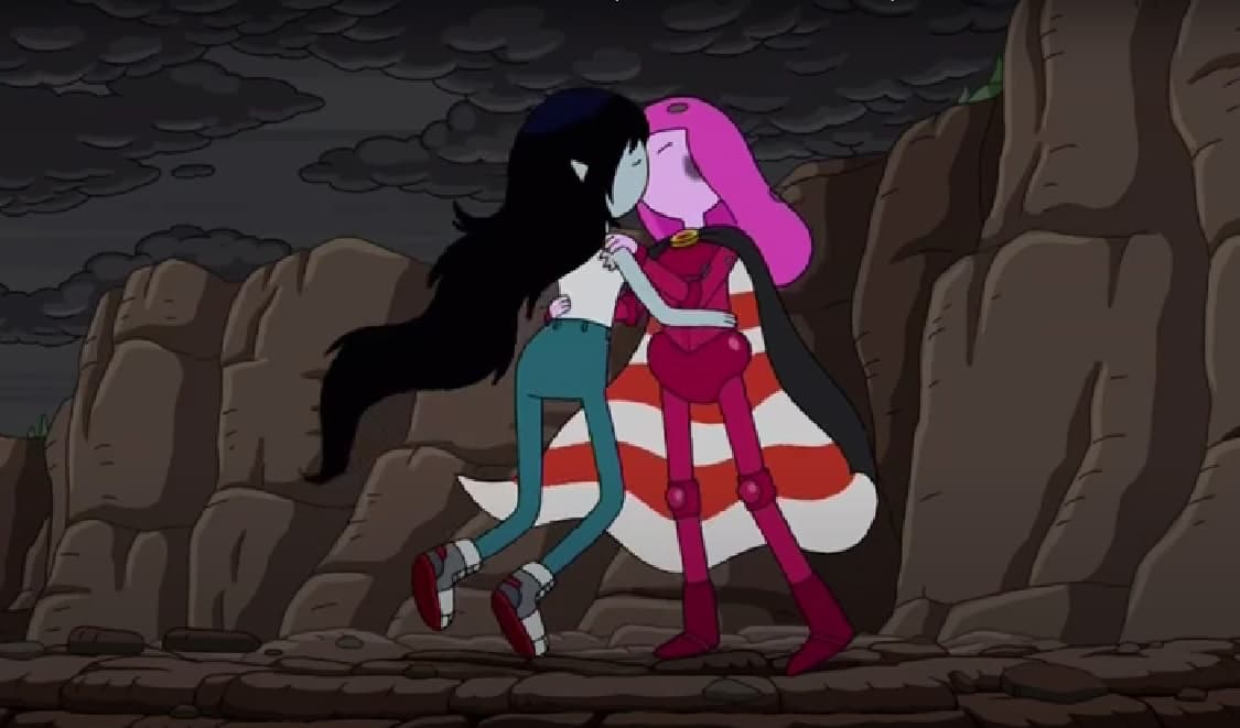 Por ello la vampira Marceline se mostró como bisexual, pues al inicio salió con un inmortal llamado Ash y al final de la serie comenzó una relación amorosa con Dulce Princesa.
