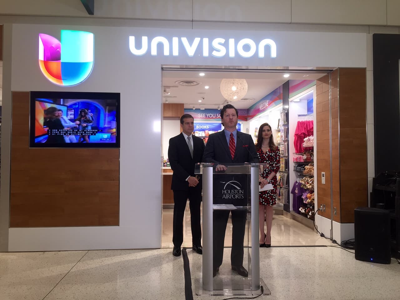 David Loving, gerente general de Univisión Houston, habló sobre planes futuros de abrir otras tiendas