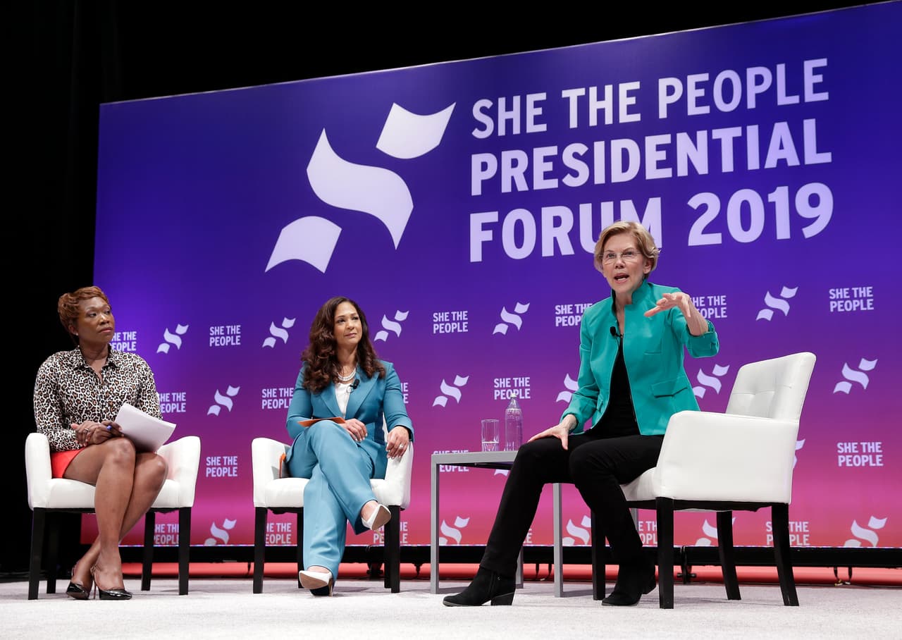 La lucha de los candidatos demócratas por ganar el voto femenino de las minorías