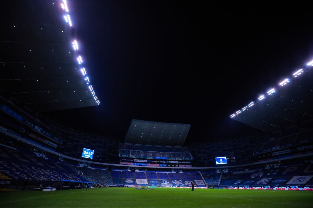 El Rebaño tuvo la primera de peligro en los botines de Oribe Peralta, Jesús Molina cobraba un penal y el gol no llegaba. Ormeño (38’) abrió el marcador con un soberbio testarazo y Miguel Ángel Ponce (47’) emparejó los cartones. En la J2, Puebla y Chivas se medirán a Cruz Azul y Toluca, respectivamente.