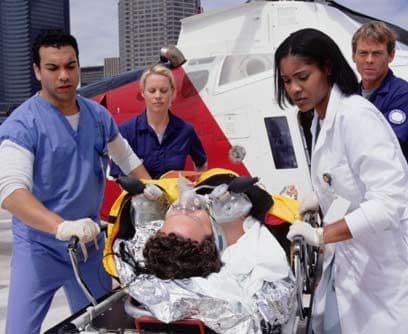 Ejecutor de cuarentenas. Así como se ha desarrollado la medicina, también se han desarrollado a la par virus y bacterias que atacan con intensidad a los seres humanos, ejemplo claro es la gripe H1N1. Atender las emergencias en caso de pandemias será la especialidad de estos médicos y epidemiólogos, incluso imponer cuarentenas en los focos principales de infección. Fecha prevista: 2030 Posibles estudios: medicina, biomedicina, epidemiología.