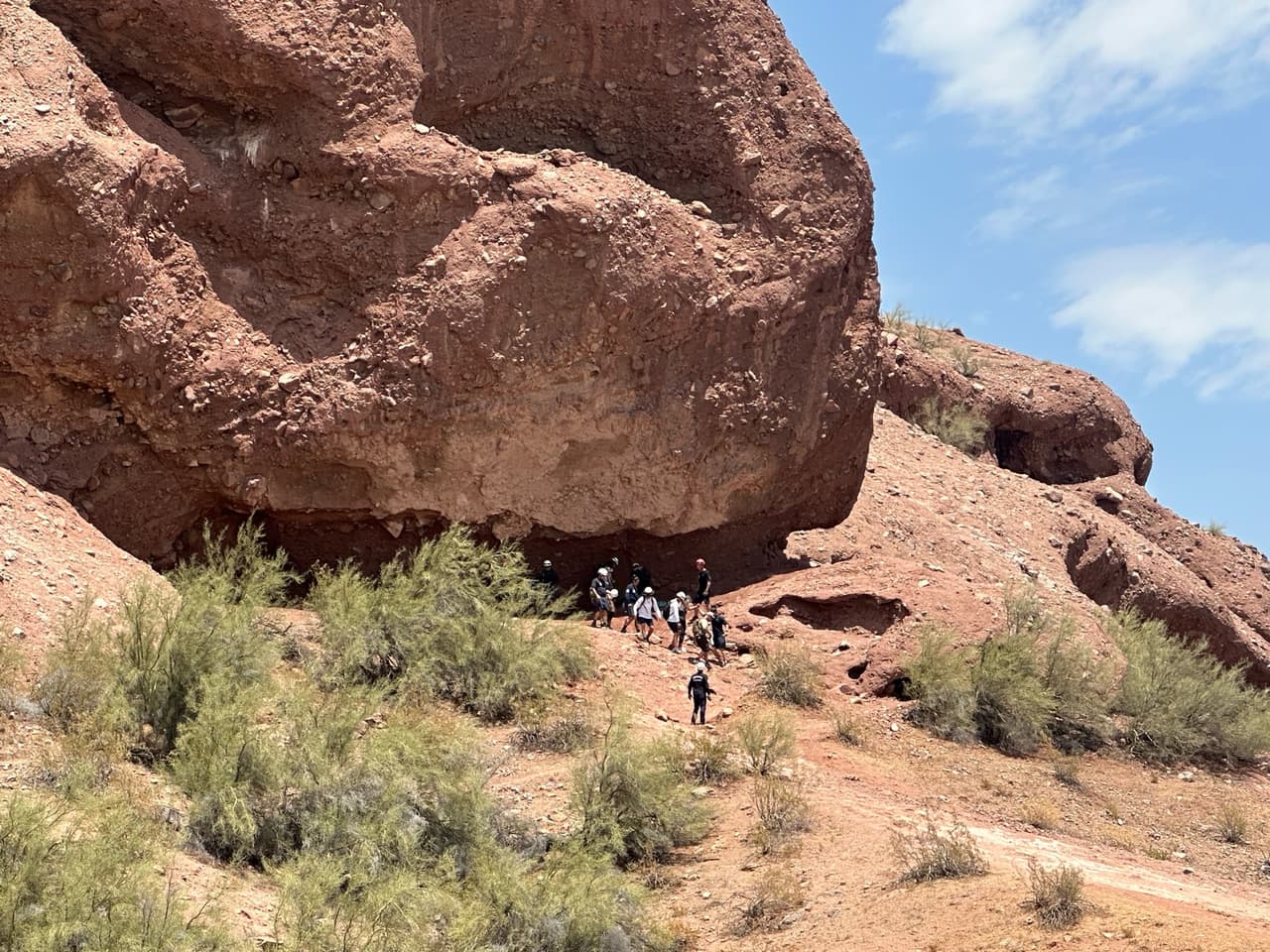 Bomberos fueron llamados a 
<b>Papago Butte, sendero Double Butte</b>, por informes de un excursionista que sufría estrés por calor esta tarde alrededor de la 1:00 p.m.