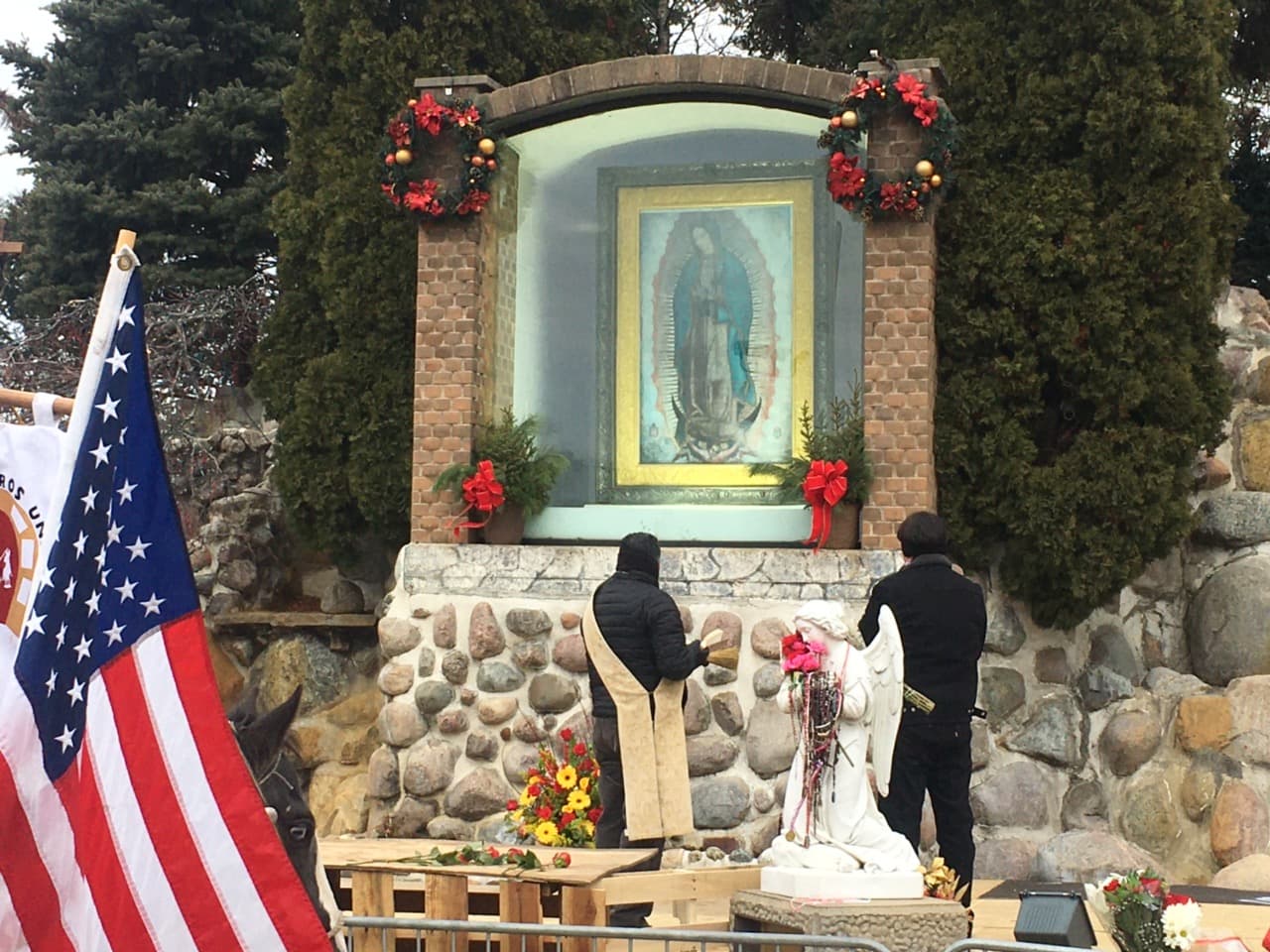 Más de 100 feligreses se dirigieron al Santuario de Nuestra Señora de Guadalupe el sábado en Des Plaines. Esta es la Octava Peregrinación Anual a Caballo Anual de la Arquidiócesis de Chicago en honor a Nuestra Señora de Guadalupe, la patrona de las Américas.