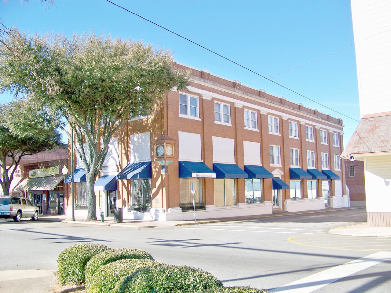 <b>Puesto 16. Forest City, Carolina del Norte. Tasa de pobreza: 37.4% (estado: 16.1%). </b>Ingreso medio por hogar: 24,383 dólares (estado: 50,320). Valor medio de la vivienda: 88,500 dólares (estado: 161,000). Población: 7,250.