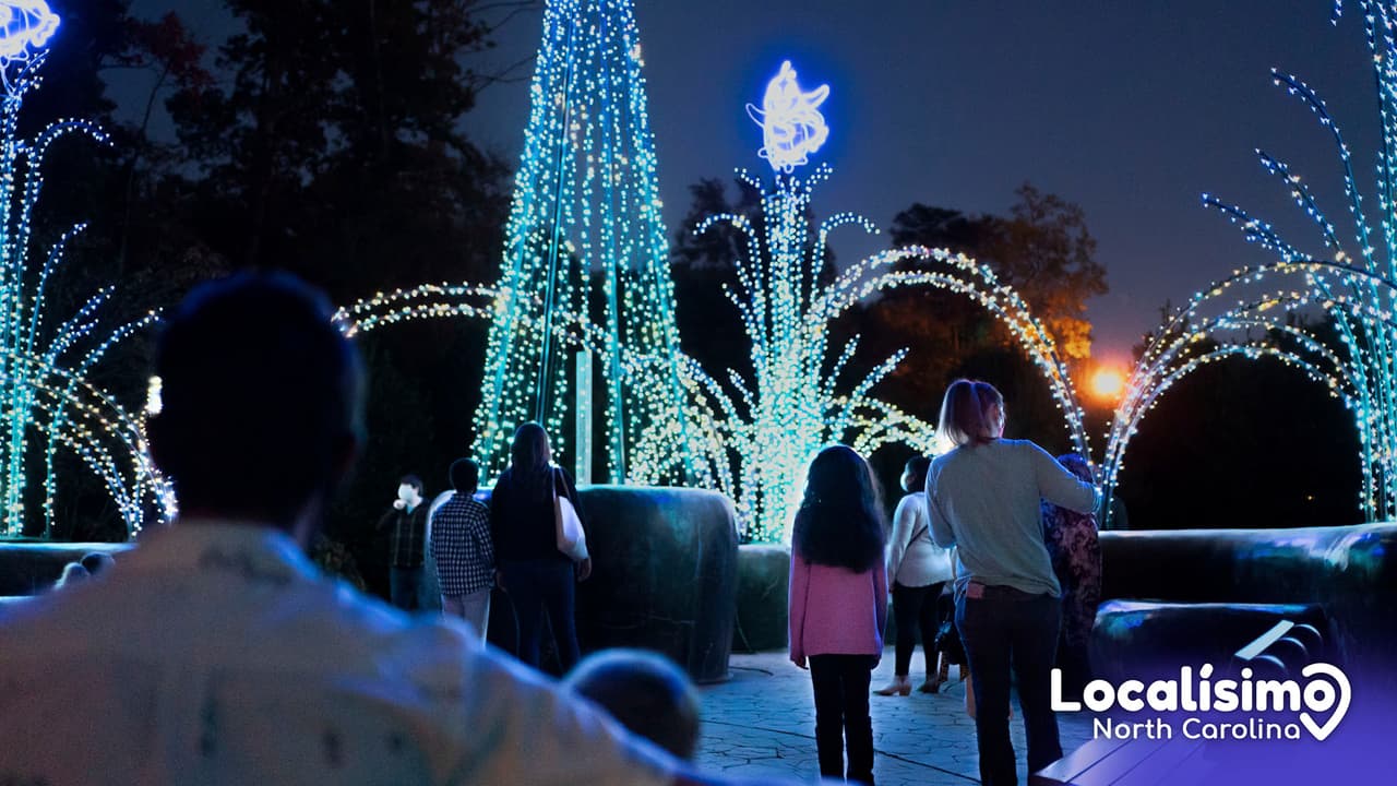 Ilumina las fiestas con los mejores espectáculos de luces navideñas en Carolina del Norte en 2023