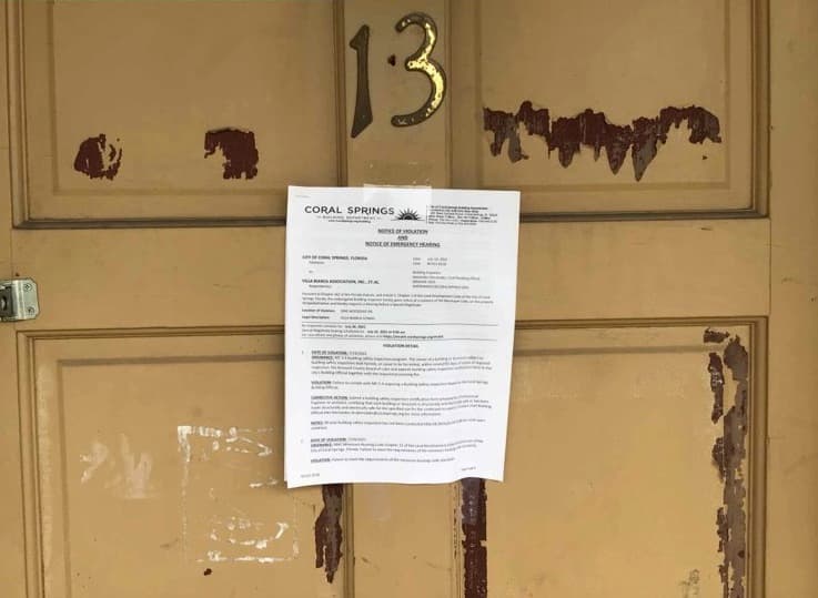 En esta imagen se observa la notificación que recibieron los residentes para evacuar la propiedad a más tardar el 5 de agosto.