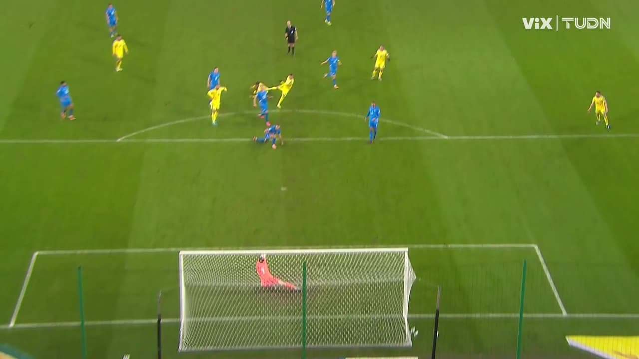 ¡Brutal atajada de Ólafsson! Zurdazo de Zubkov que rechaza el arquero