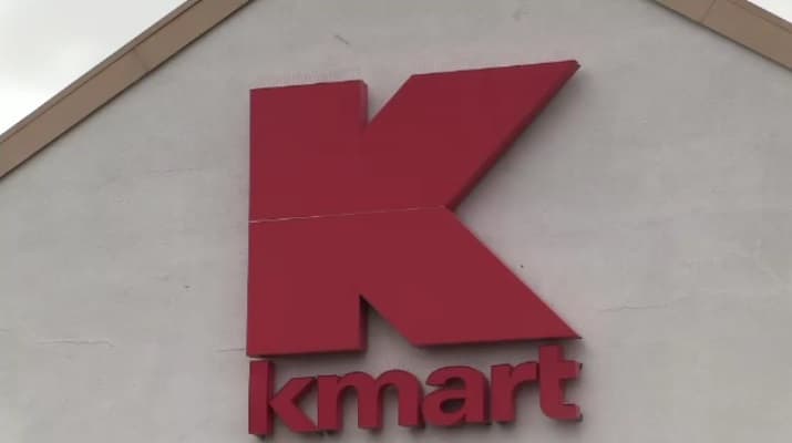 Otra tienda Sears que está cerrando en El Bronx es la de Fordham Road. Esta comenzó su venta de liquidación el 25 de septiembre con planes de cerrar a fines de noviembre.
<br>