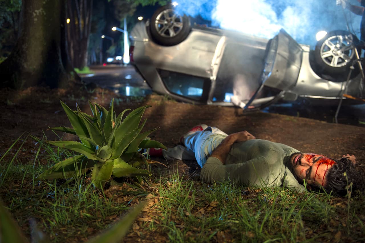 En Muchacha Italiana Viene a Casarse, Gael y Osvaldo sufrieron un terrible accidente. ¡Mira cómo se grabaron las impactantes escenas!