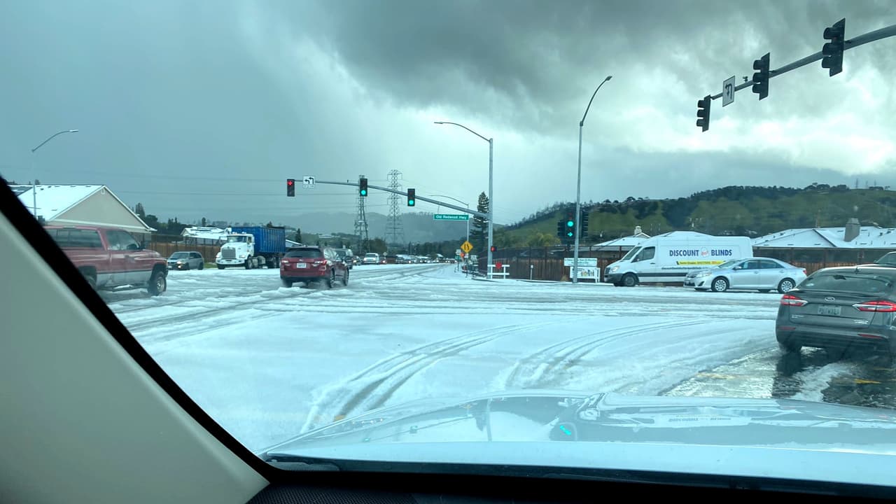 Piden precaución extrema por el granizo en calles y carreteras del Área de la Bahía