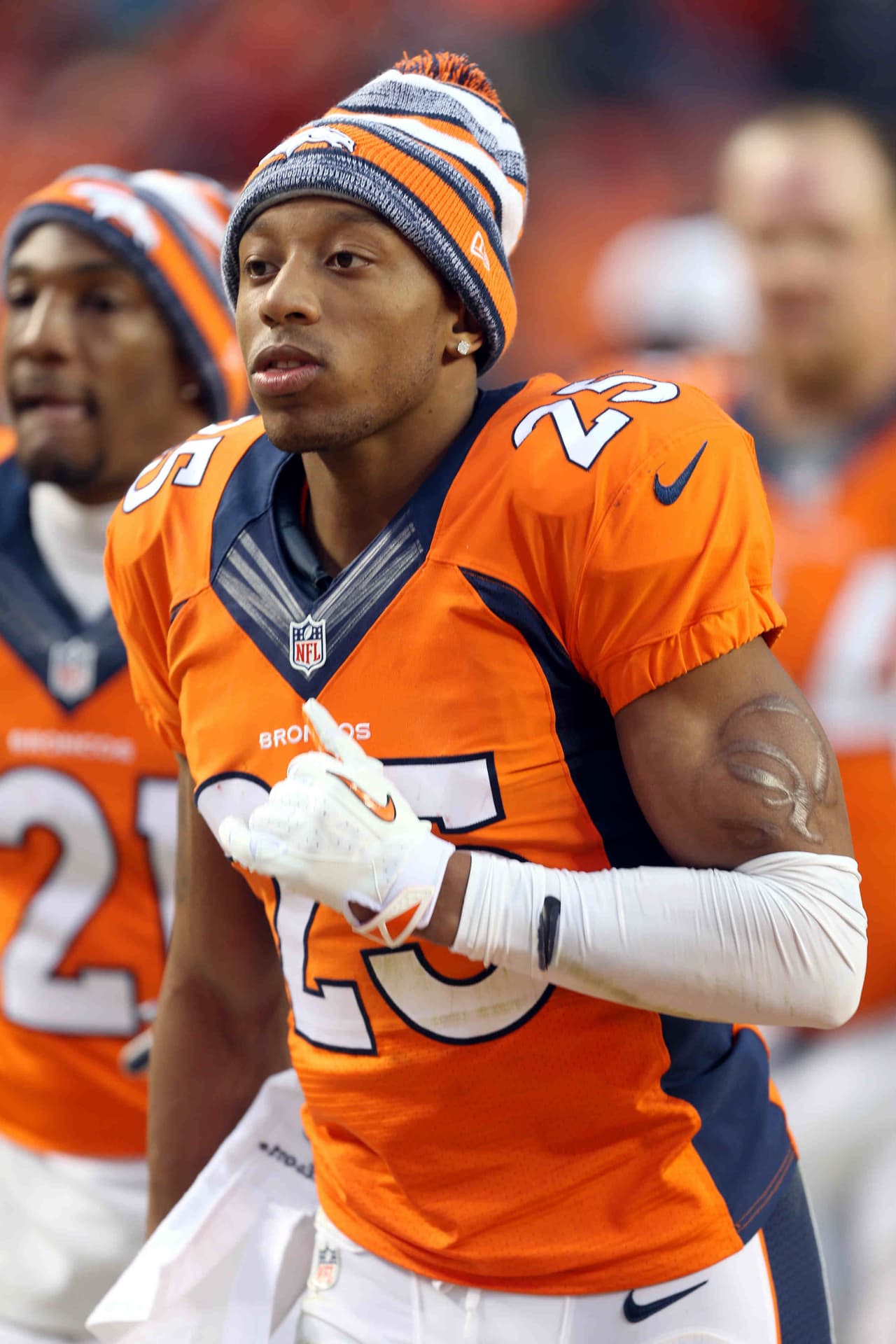 Esquinero Chris Harris de Denver en duda contra los Patriots