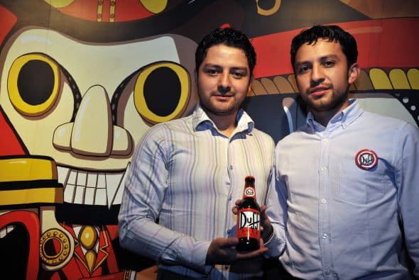 Oscar y Álvaro Ballesteros son dos empresarios colombianos que están luchando en tribunales de Bogotá para continuar produciendo la cerveza "Duff", inspirada en la serie Los Simpson, luego de que la compañía estadounidense 20th Century Fox intentara frenar su producción.