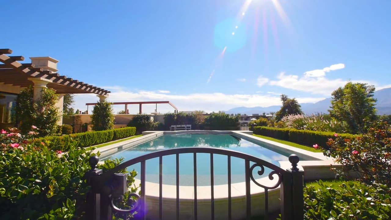 El matrimonio West tuvo que 
<b><a href="https://www.univision.com/entretenimiento/chismes/incendios-forestales-en-calabasas-ponen-casas-de-famosos-en-riesgo-video" target="_blank">desalojar su hogar</a></b> por la extensión del fuego.