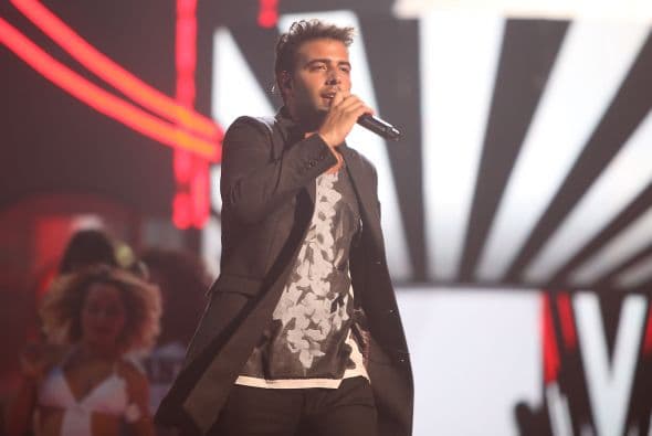 El intérprete de 'I love it' calentó su voz y afinó su tono.