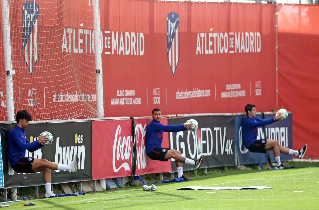 El Atlético de Madrid volvió a ejercitarse en la Ciudad Deportiva acatando las indicaciones sanitarias respectivas. | Renan Lodi aún no se incorporará al entrenamiento tras dar positivo al test de coronavirus.