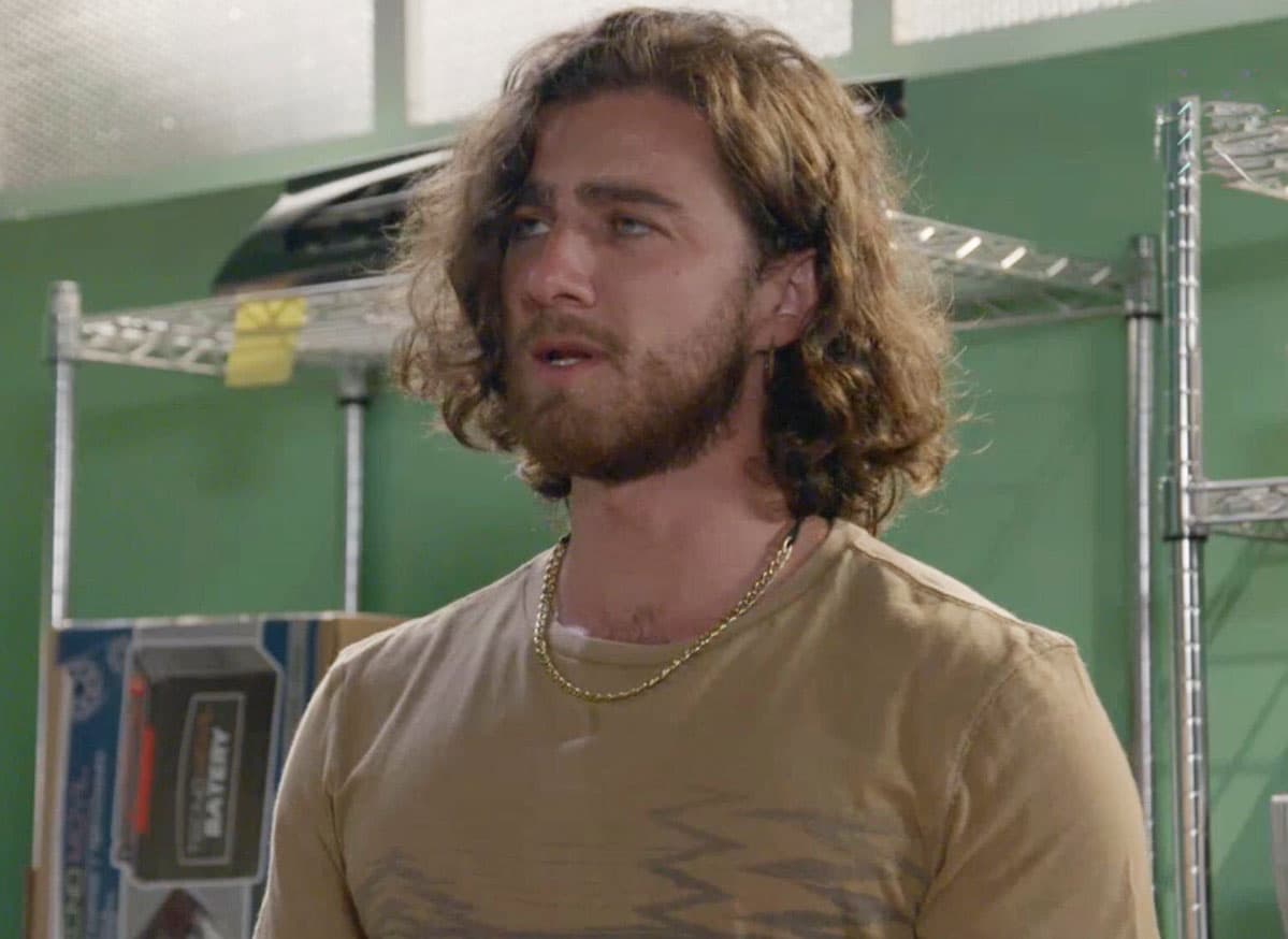 <b>'Poncho' (Alejandro Muela</b>) también es otro de sus secuaces. Estos mecánicos te robarán el corazón en 
<b><a href="http://www.univision.com/novelas/enamorandome-de-ramon/">'Enamorándome de Ramón'</a></b>.